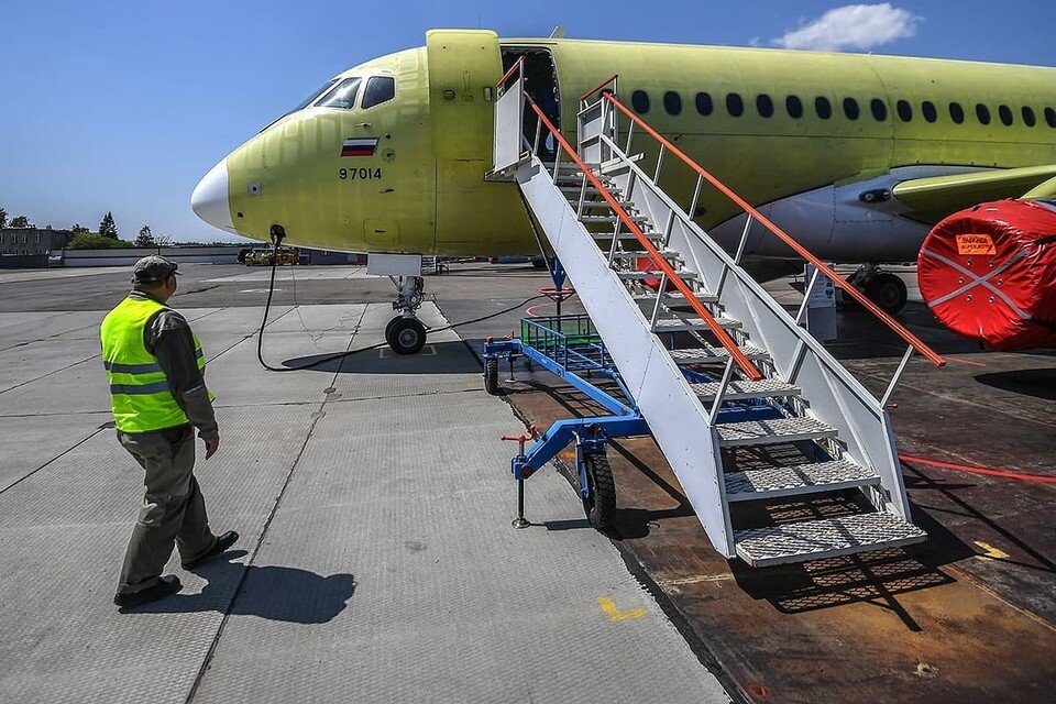     В России ускорят создание импортозамещенной версии Sukhoi Superjet 100 Виктор ГУСЕЙНОВ