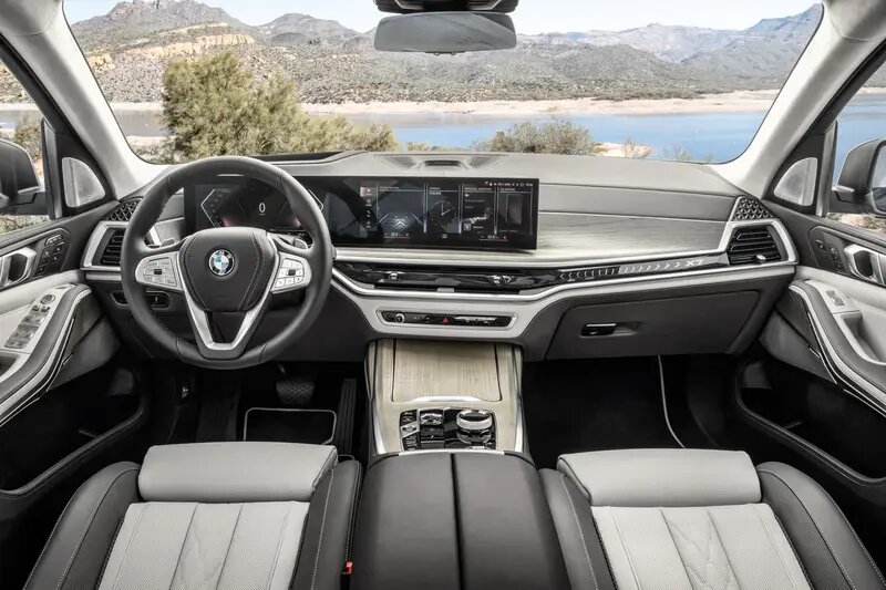 На фото салон BMW X7, 2023 года. Изображение с сайта topspeed.com