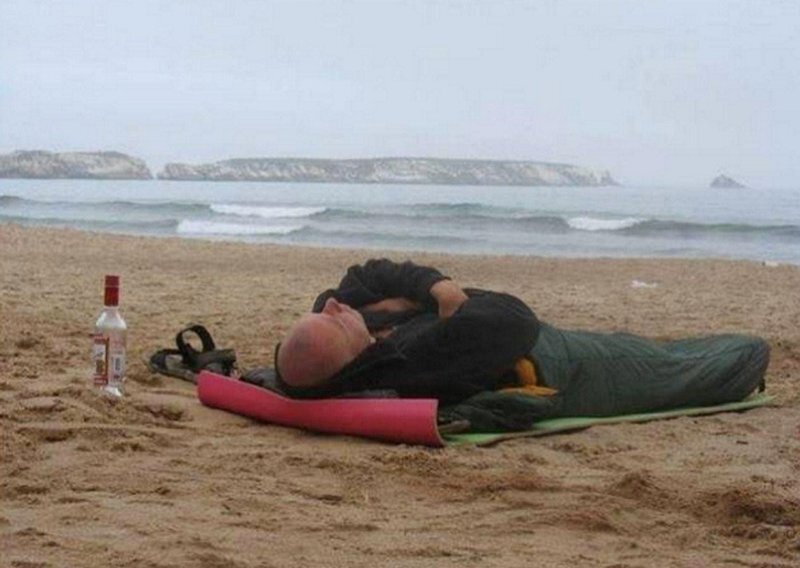 Водка-яд, а отдых на свежем воздухе возле моря - хорошо!