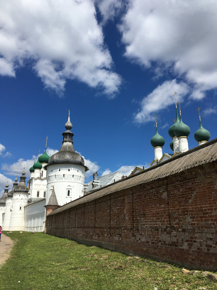 Стены и башни Ростовского кремля