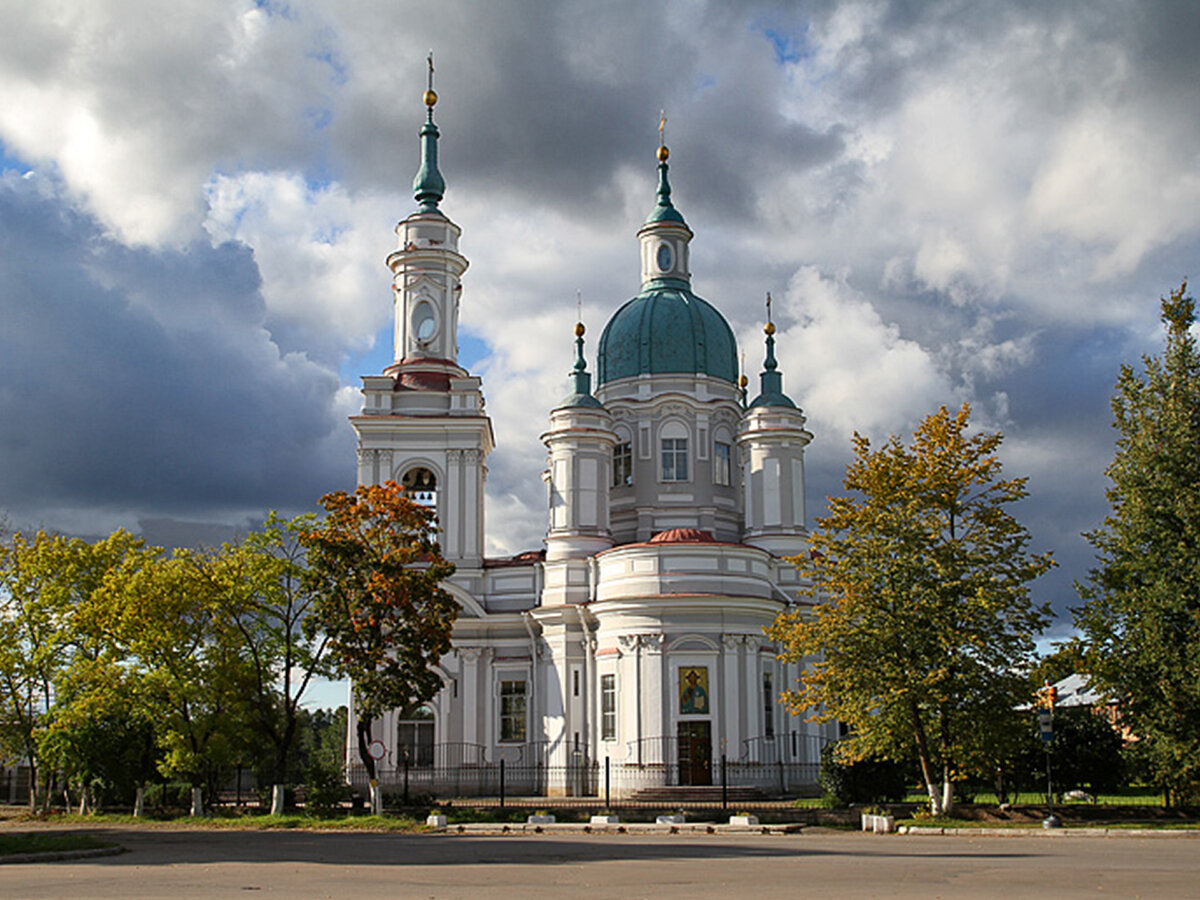 Фото кингисеппа ленинградской. Екатерининский собор Кингисепп. Собор великомученицы Екатерины Кингисепп. Екатерининский собор (Кингисепп) храмы Ленинградской области. Зима Екатерининский собор Кингисепп.