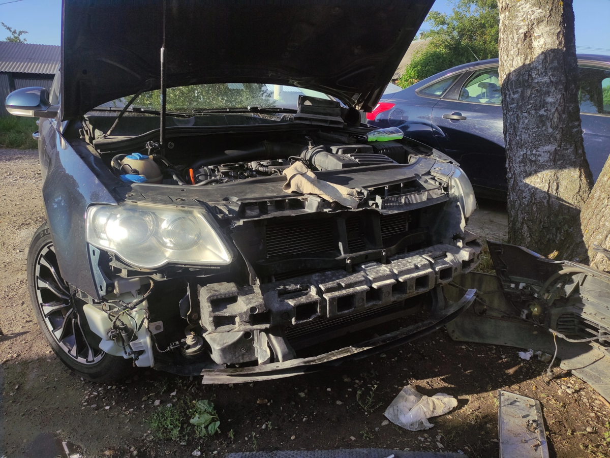 Следующим этапом снимаю бампер 