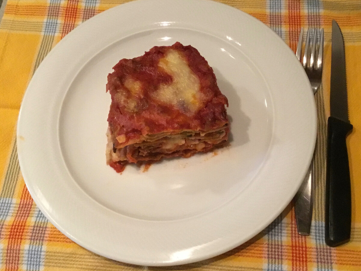 С виду ничего особенного... может потому, что забыла украсить листиком базилика? :))