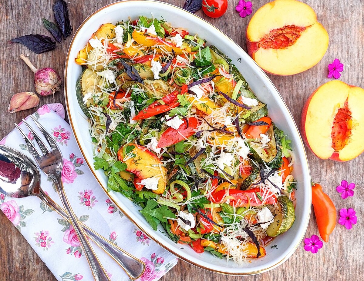    Теплый салат с цукини и персиками