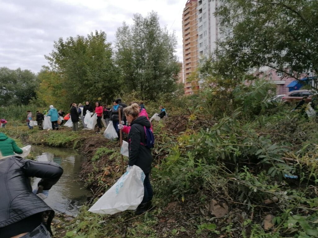 В Твери более 250 волонтеров расчистили Соминку от ста кубометров грязи