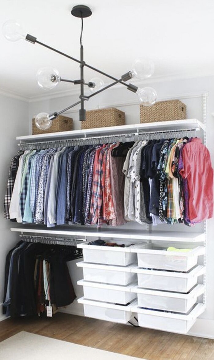 На полу скапливается больше всего пыли в таких местах. 