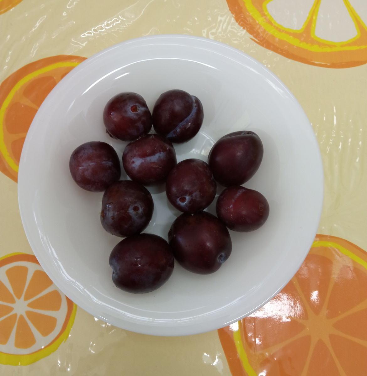 Перекус   сливы-348гр.  К-170,52         Б-0,0           Ж-0,0           У-31,32.