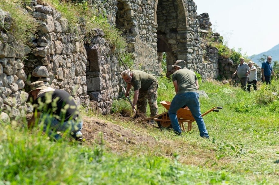 Древний армянский монастырский комплекс Акобаванк в Арцахе (Нагорном Карабахе).