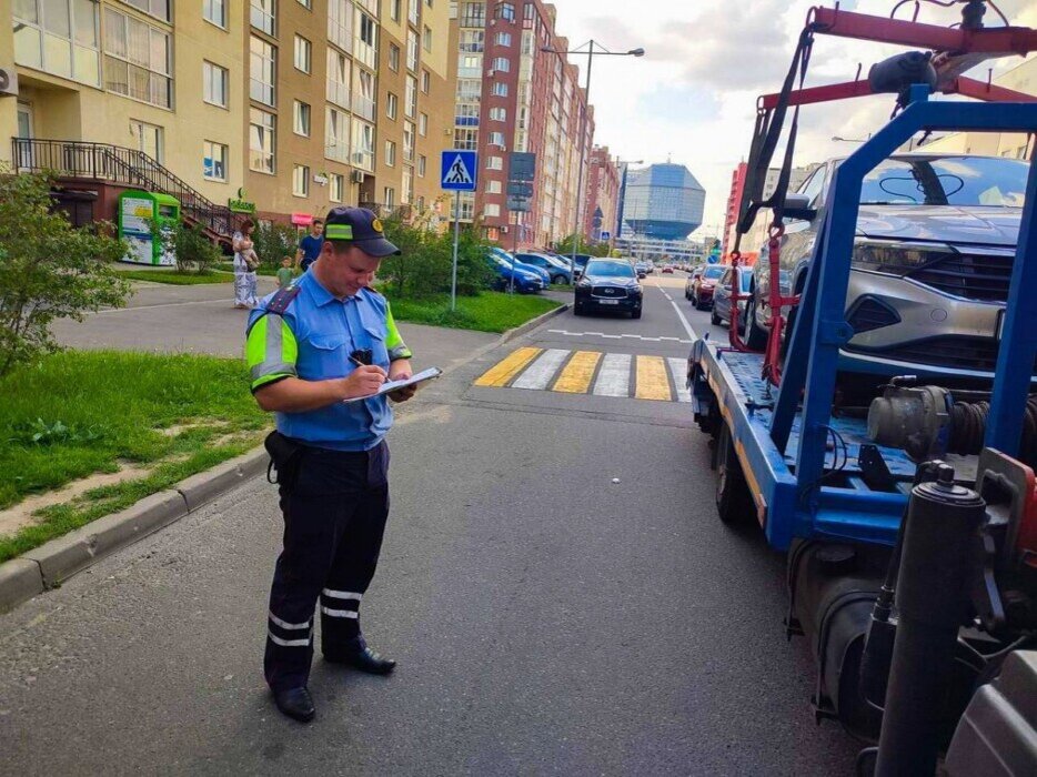 кто из грузовых автомобилей нарушил правила стоянки