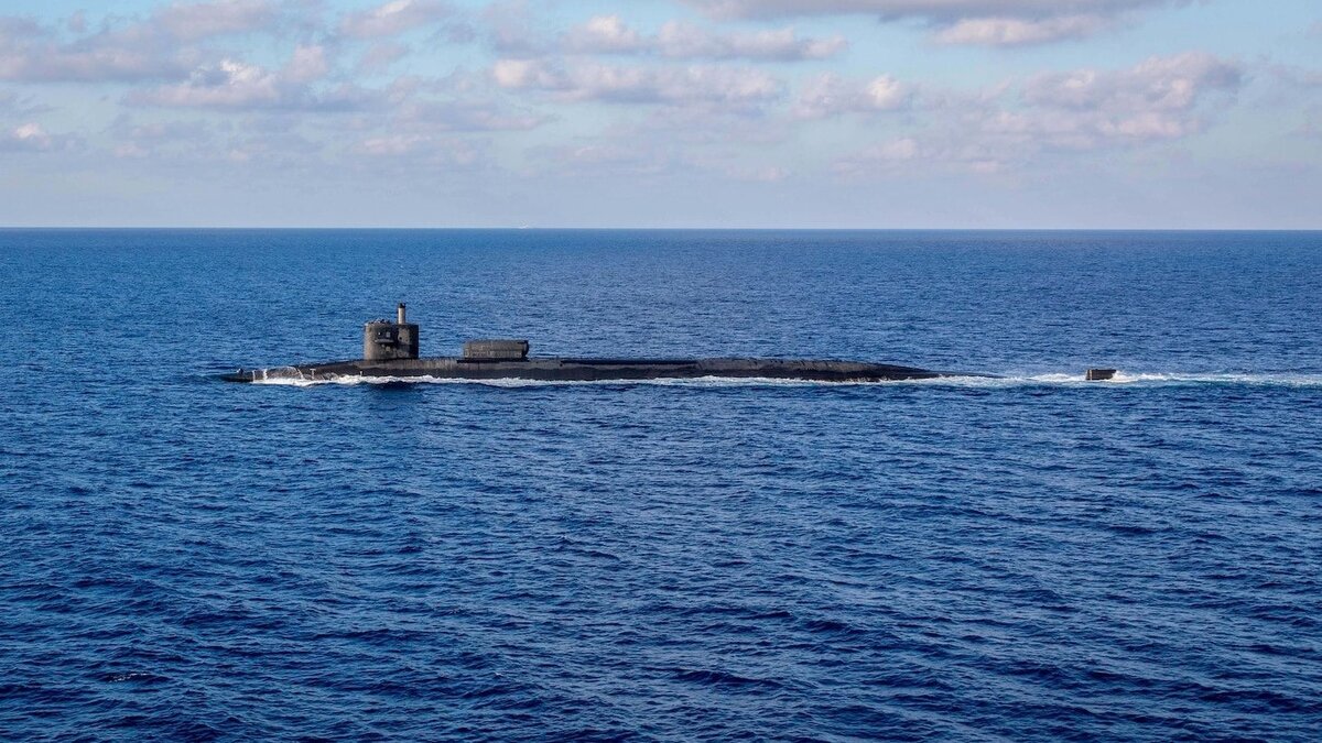     Американская атомная подводная лодка переместилась поближе к России с юга Италии на север Норвегии.
