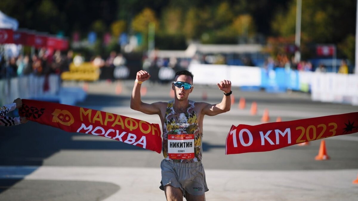     Владимир Никитин пробежал 10 км за 28 минут.