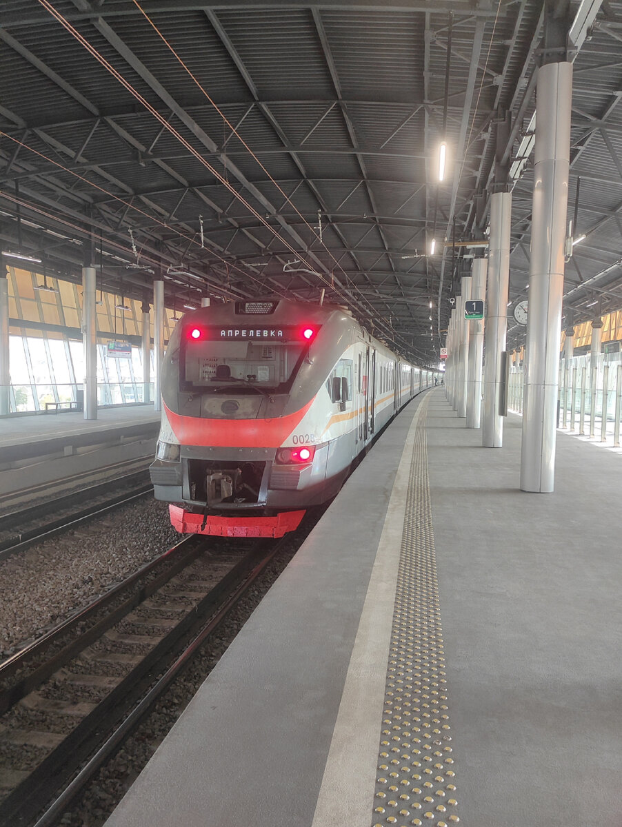 ЭП2Д 0028 на платформе Тестовская(мцд-4)