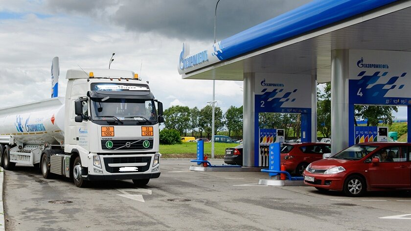 Почему я еду на другую заправку, если на своей вижу бензовоз