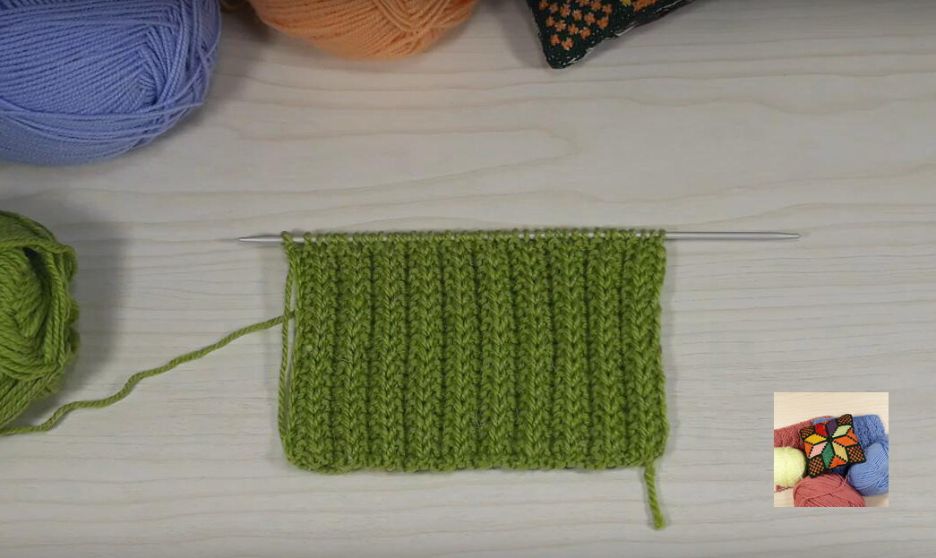 ложная английская резинка. вязка английская резинка спицами схема вязания. полуанглийская резинка по кругу. резинка спицами. ложная английская резинка спицами схема вязания.