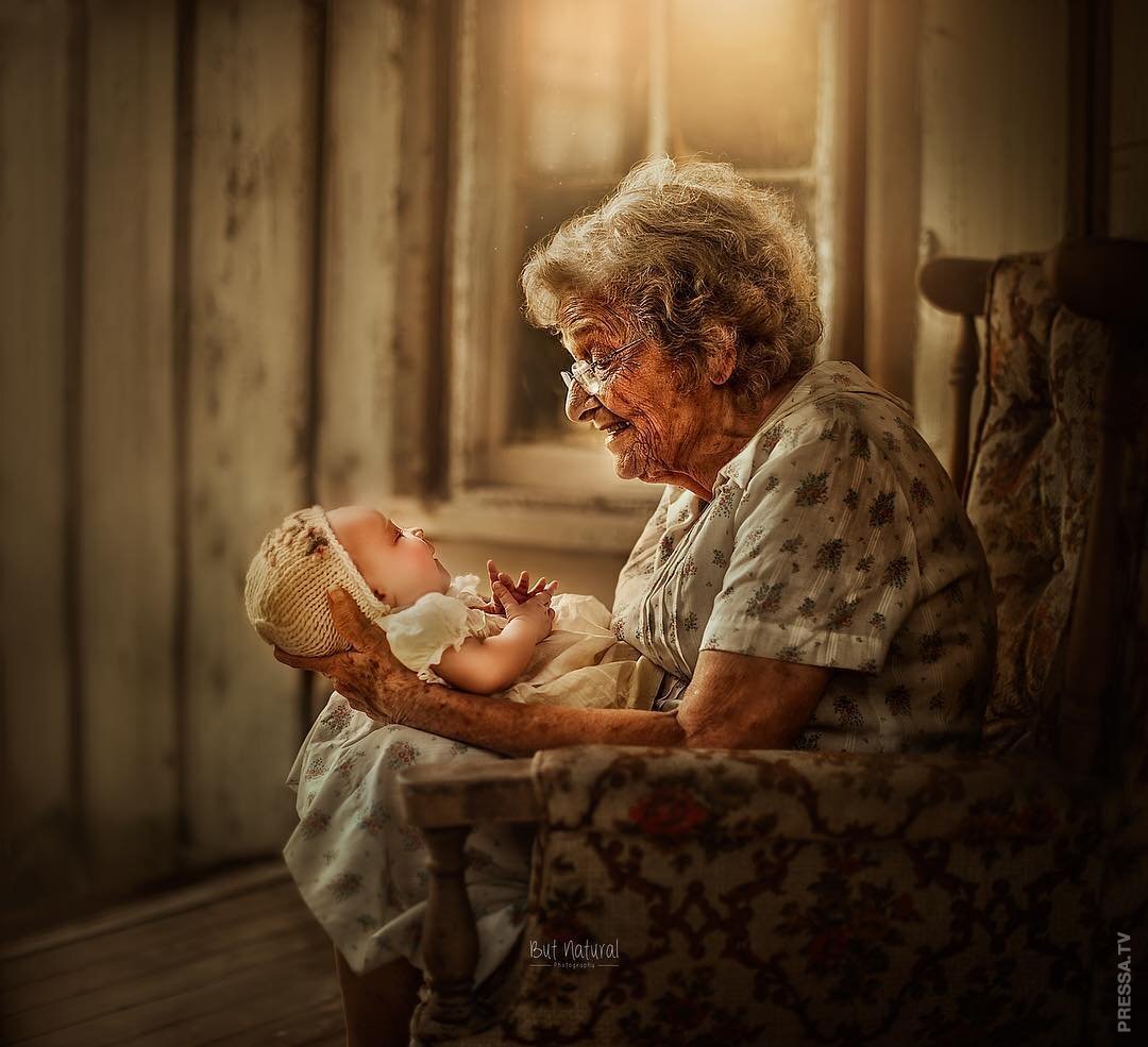              Все бабушки желают здоровья и счастья своим внукам. Моя мама – не исключение. Став уже бабушкой, она мне рассказала, что пожелание здоровья и счастья своим внукам можно подкрепить особой молитвой.