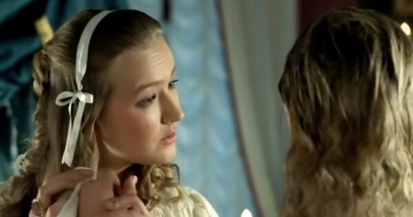 Вторая невеста Петра — Мария Меншикова, холодна аки ледышка. Кадр из фильма «Тайны дворцовых переворотов»