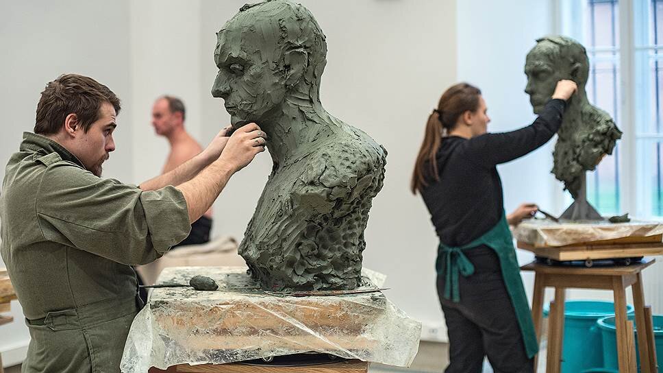Словно скульптор, каждый из нас может сделать из себя любую личность