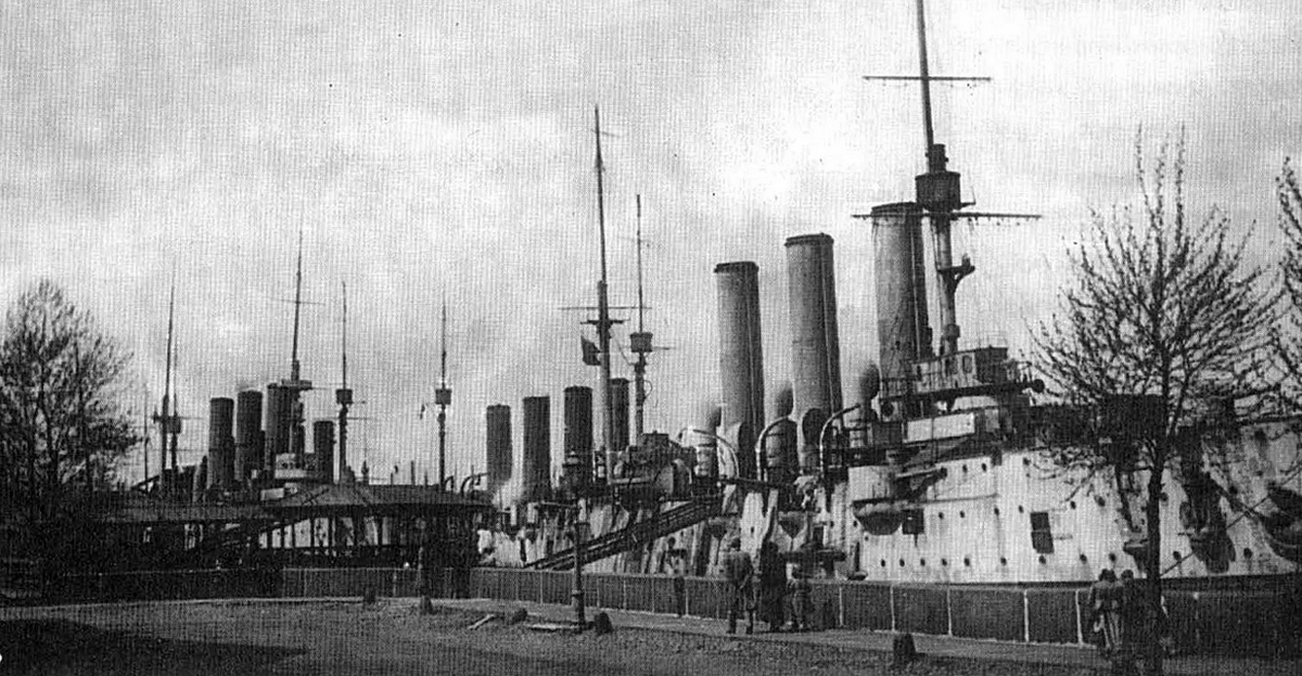 "Аврора" и "Диана" на Неве, 1918