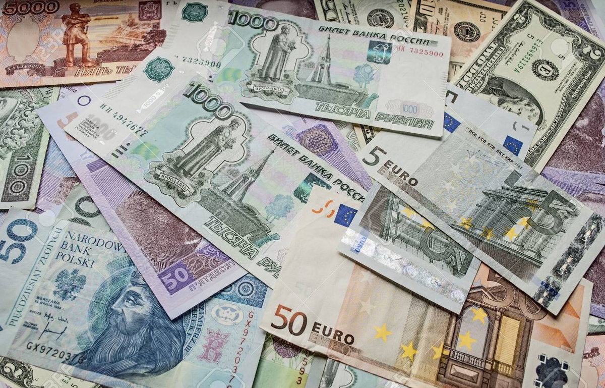 325 долларов. Рубль арт. Евро доллар и польский злотый. Гривна злотый валюта. Пол из денег.