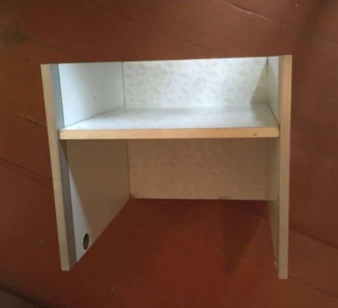 Использованы 3 дверки шириной 40 см от предыдущего гарнитура, произведенного  в начале 80-х годов.