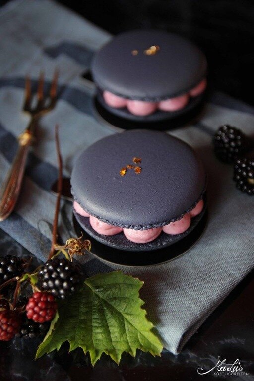 http://lacrema-patisserie.com/brombeer-macarons