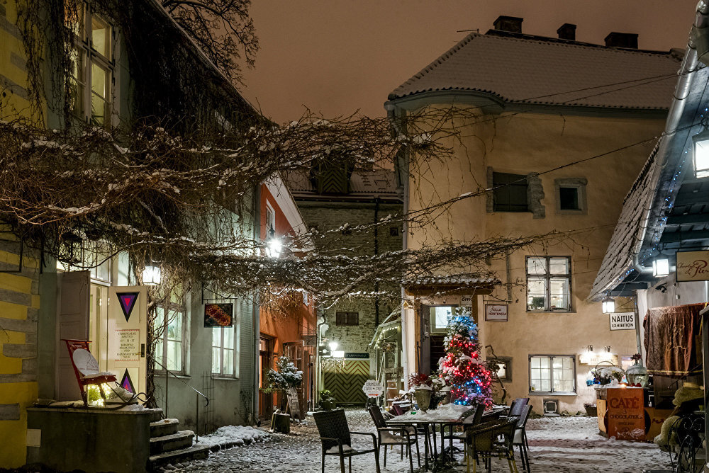Источник https://ee.sputniknews.ru/photo/20170112/4471802/vecherniy-tallinn.html
