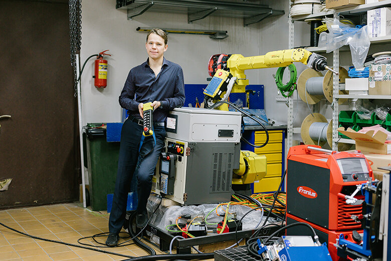 Бычковский антон сергеевич ирс. Irs роботы. Интеллектуальные промышленные роботы. Интеллект робот системы. Искусственный интеллект.