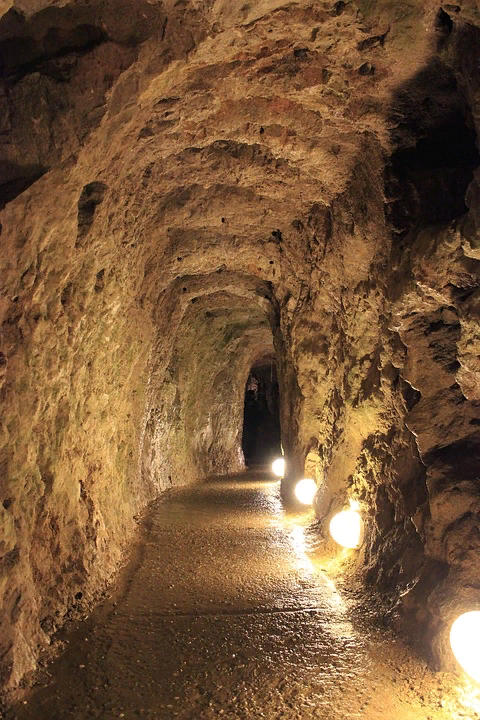 https://pixabay.com/photos/cave-creepy-ancient-dark-light-2114893/