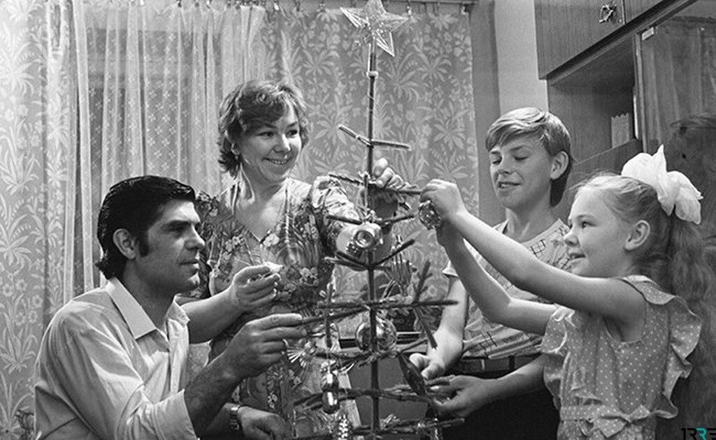 Каждый ребенок в СССР знал, что Новый год важнее, чем День рождения или остальные праздники. Что к Новому году столько дел, и забот... И нужно все успеть и взрослым помочь.-7