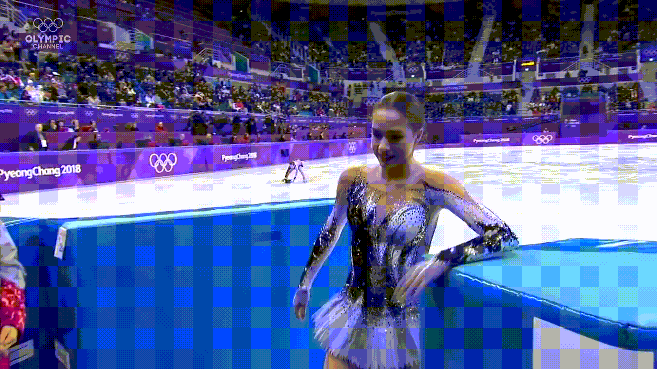 Алина Загитова после исполнения короткой программы на Олимпиаде