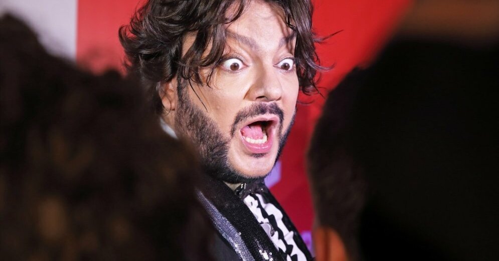 Фил любит погонять на автомобиле и в целом как звезда не заморачиваться на деньгах. Однако штрафы и просрочки по кредитам платить придется. Но в целом проведет пару концертов и все решит. (Фото из откр.источников)