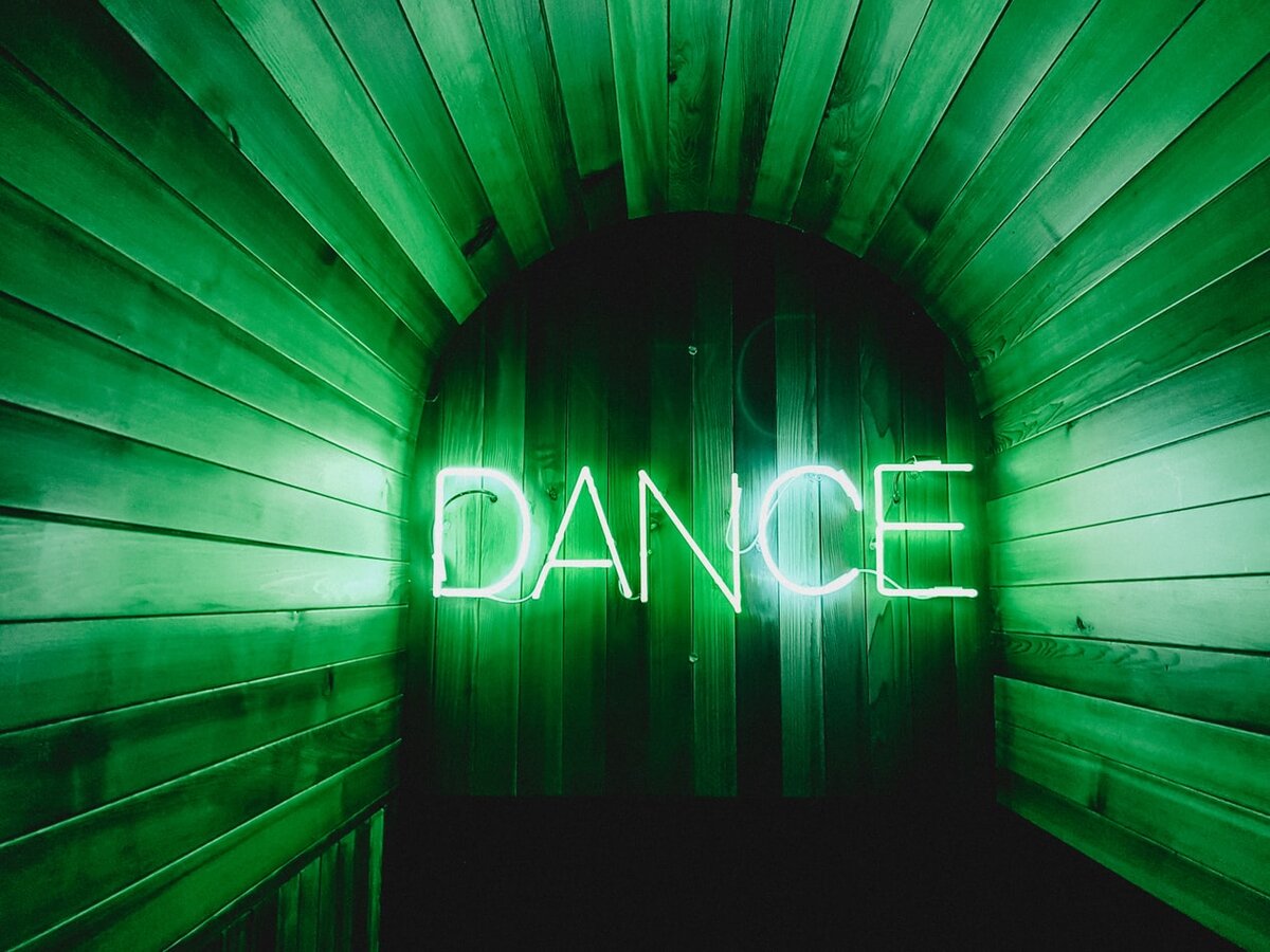 https://unsplash.com/photos/JsQ6K5CfJ7s