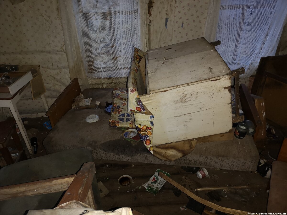 Заглянул в один из сотен покинутых домов на Псковщине и стало невыносимо печально ....(Фото 15+)