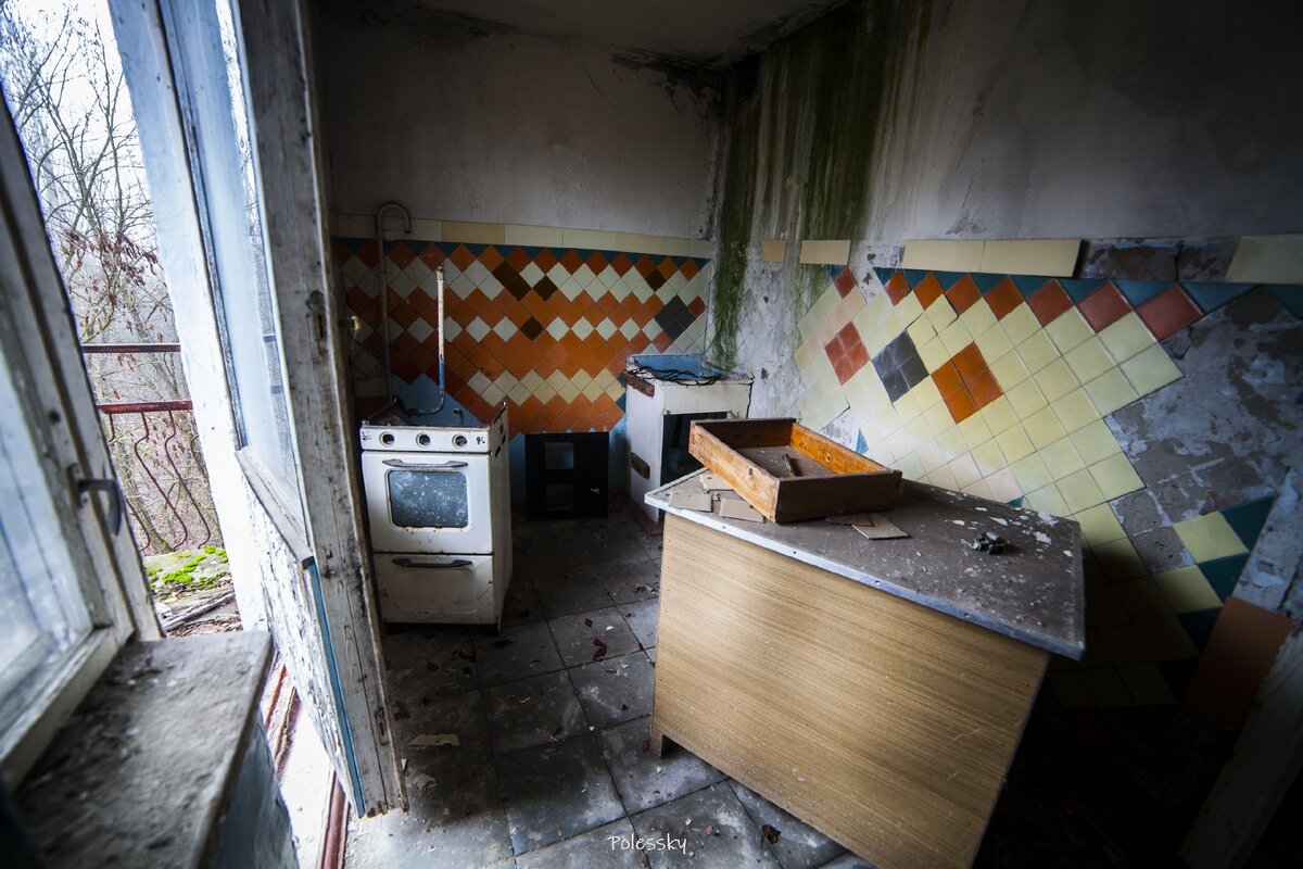 Что есть внутри домов Припяти. Свежий фоторепортаж с Чернобылькой зоны отчуждения