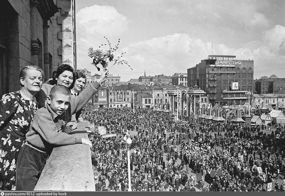 Первое мая, Пушкинская площадь, 1946 - 1949 г. Фото Анри Картье-Брессона.