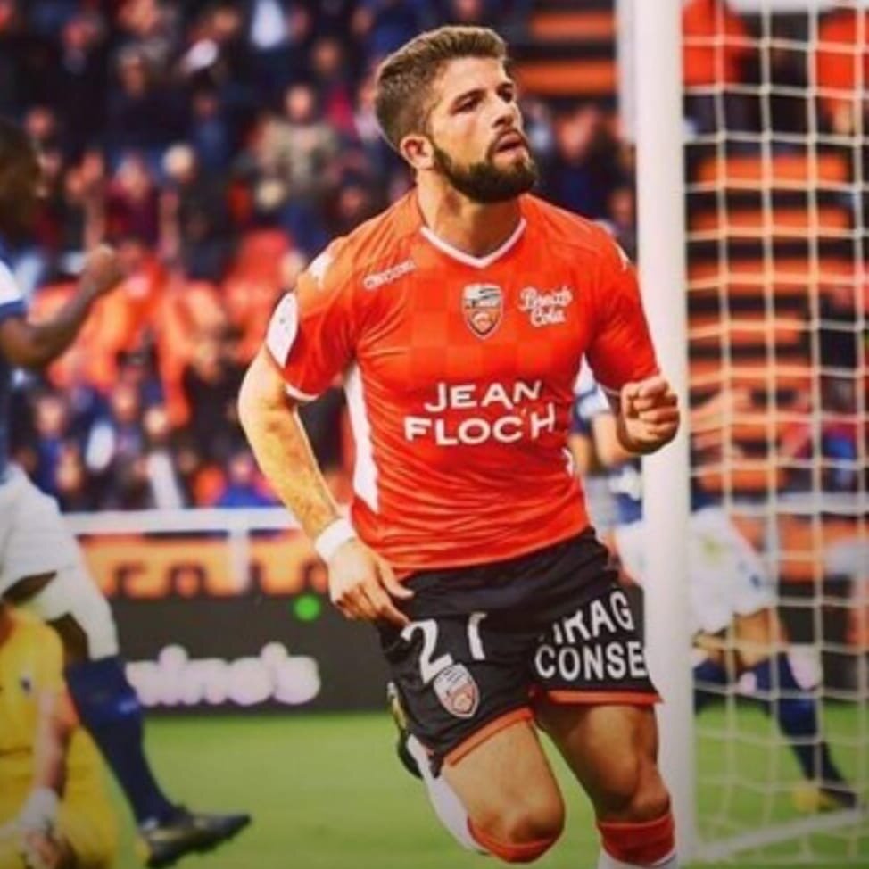 По данным источника, московский клуб связался с окружением футболиста, чтобы изучить возможность трансфера. Действующий контракт 25-летнего игрока с французским клубом истекает в июне 2020 года