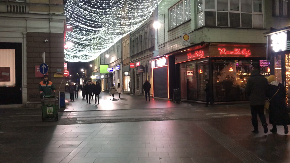 Сараево 2020, ночь. Похоже на пешеходку в Москве