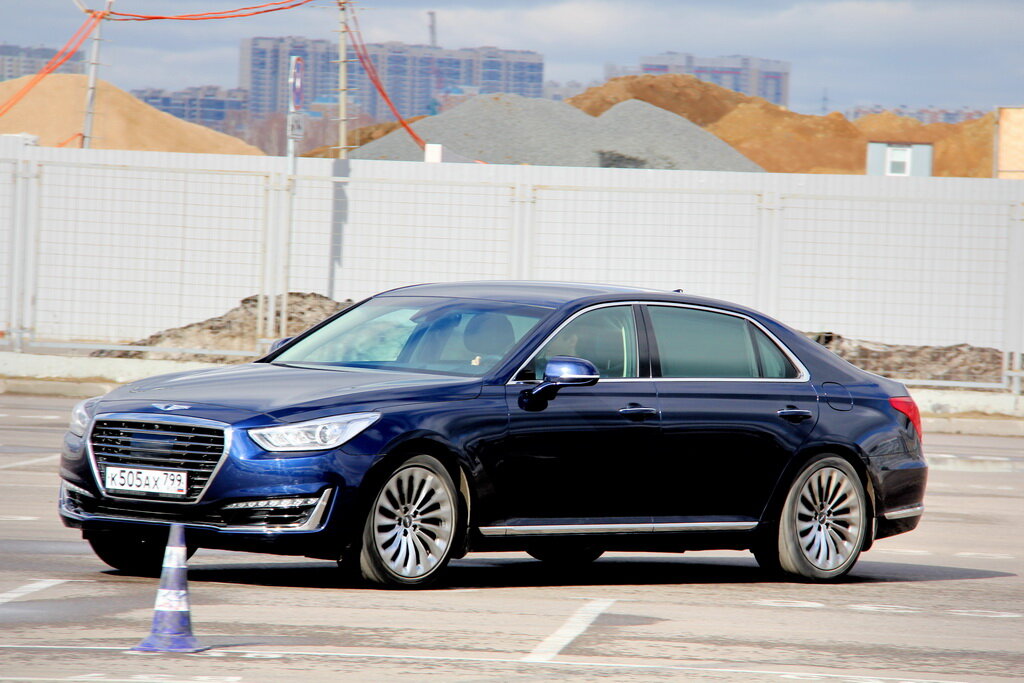 Петр Меньших защищает G90.