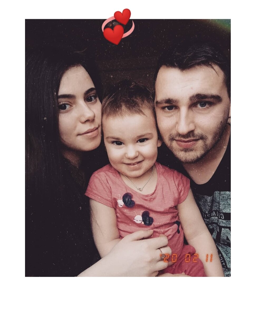 Отношения с людьми не всегда складываются так, как хотелось бы. Представьте: вы стоите нос к носу с человеком, который буквально вскипает от злобы и кричит на вас; и все, чего вам хочется, — ответить ему тем же. Но, накричав в ответ, вы никак не улучшите ситуацию. Как же взять себя в руки и удержаться? Для этого есть несколько решений, и лишь одно из них — правильное. 
Подавить свой гнев. Однозначно плохая идея. В этом случае вы просто цедите сквозь зубы: «Все в порядке» и пытаетесь продолжать заниматься делами. Вы скрыли вспышку гнева от окружающих, но что же происходит в вашей голове? А там — настоящий ураган. Сдерживать злость нельзя.

Сорвать злость на других. Конструктивно выразить свое недовольство, безусловно, можно, но вываливать злобу на собеседника не следует — ваш гнев будет расти, как снежный ком, с каждым сказанным словом. Накручивание и выплескивание злости лишь усиливают эмоциональный взрыв.

Отвлечься и переоценить ситуацию. Да, довольно сложно отвлечь себя, когда кто-то истерично кричит вам прямо в лицо. Однако есть один способ.

Еще раз подробно представим ситуацию: кто-то стоит в нескольких сантиметрах от вас и орет на вас почем зря. Вам очень хочется ответить тем же или даже хорошенько приложить «собеседника» обо что-нибудь.
Но что, если я вам скажу, что этот человек вчера потерял мать? Или же он переживает тяжелый развод, и вчера у него отобрали права на детей? Вы бы, вероятнее всего, не принимали его гнев так близко к сердцу, а возможно, даже посочувствовали бы.

Что изменилось? Да ничего! Просто предыстория, которую вы себе рассказали, изменила ваш взгляд на ситуацию. Как только вы меняете ваше представление о ситуации — мозг изменяет ваши эмоции по отношению к ней.

Теперь остается последний шаг — простить. И это нужно вам, а не вашему собеседнику. Держать зло на кого-то — это то же самое, что пить яд самому, думая, что умрет кто-то другой.
