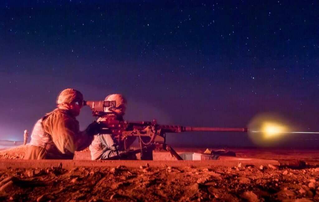 Стрельба ночью из 12,7-мм пулемёта М2