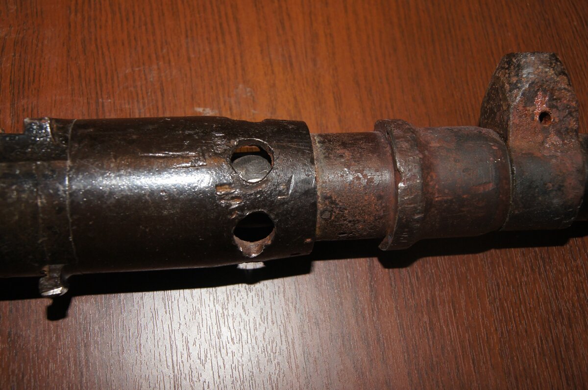 Левая часть обработана жидкостью для холодного воронения.Правая не обработана. MG-15