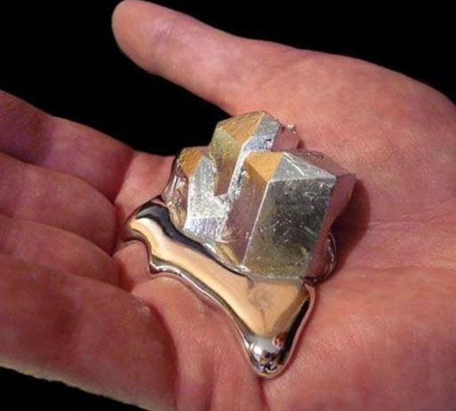 достаточно взять его в руку