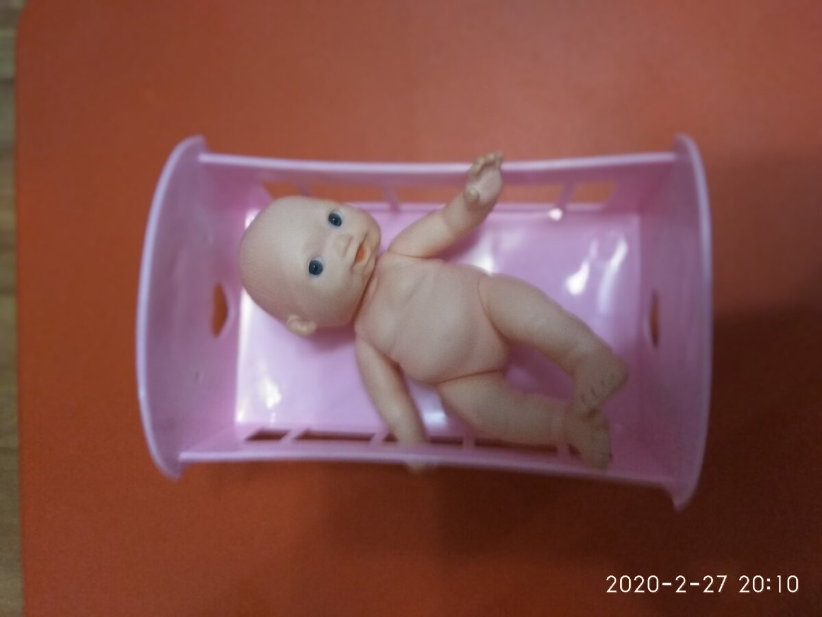 Пупс в люльке- кроватке 