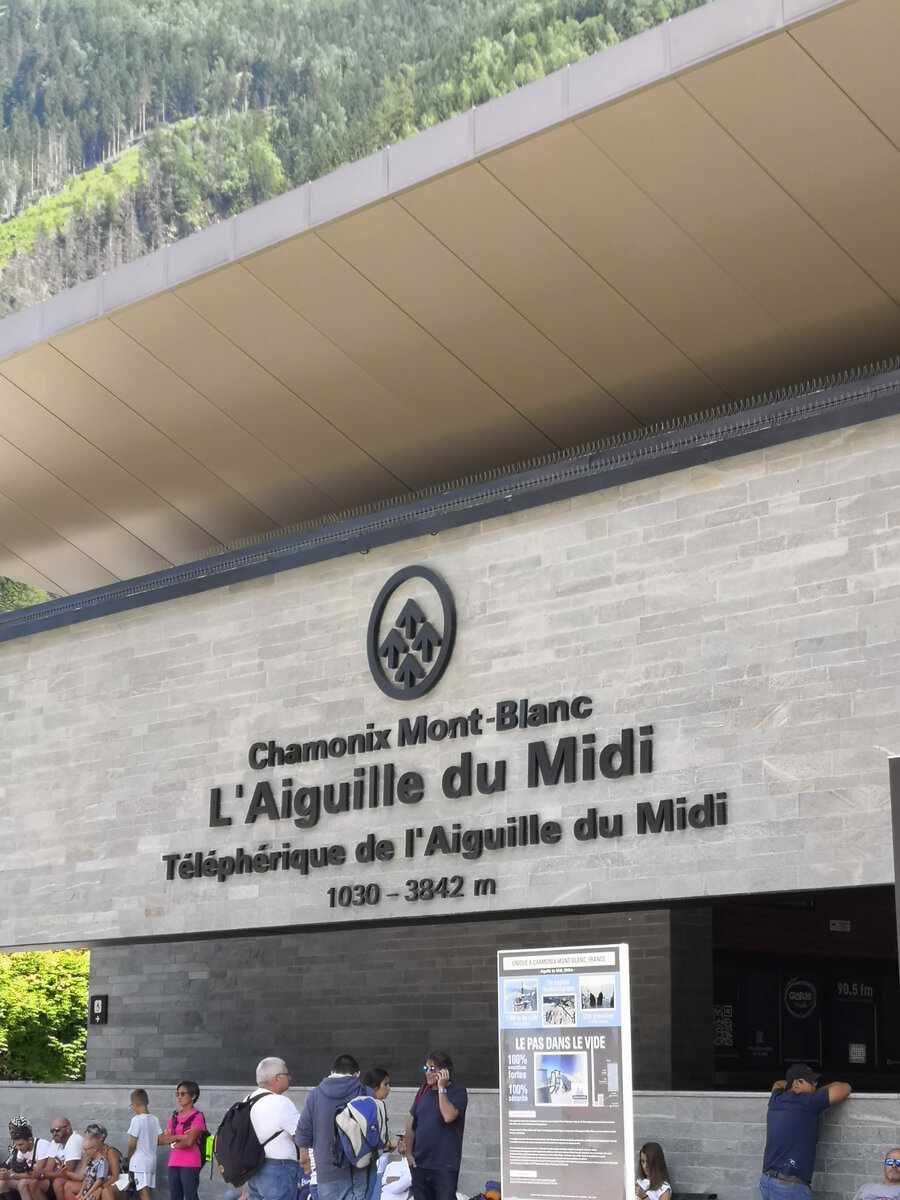 Название подъемника, далее в фото цены и расписание. Фото автора