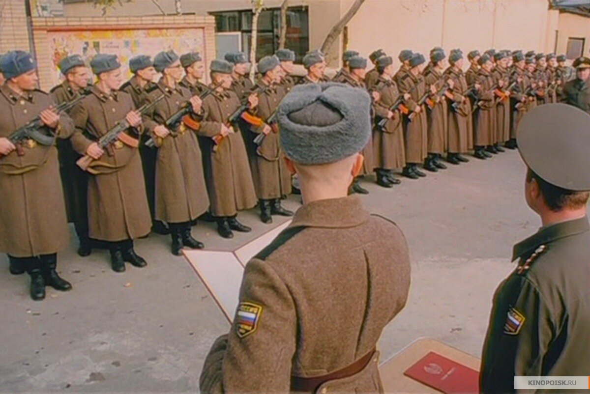 кадр из фильма "ДМБ"