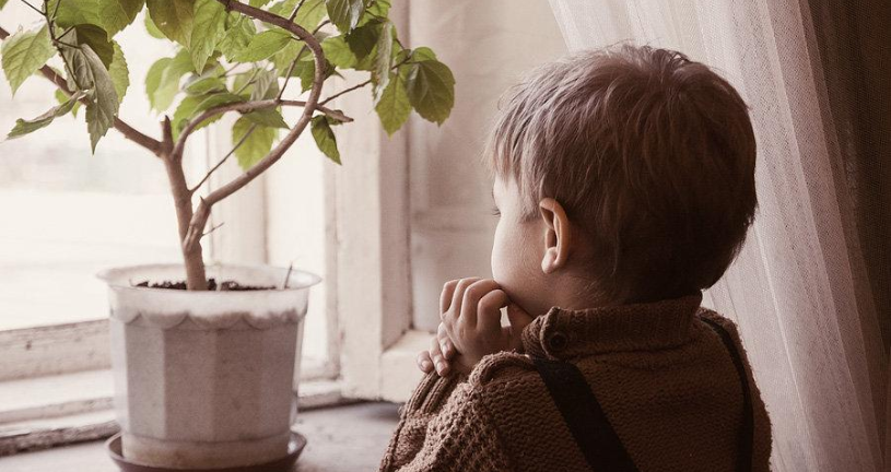 Фото - https://express-novosti.ru/interesting/events/2147503120-istoriya-iz-zhizni-detdomovets-spustya-godyi-otyiskal-svoyu-mamu-no-ona-tak-i-ne-vspomnila-imya-syina.html