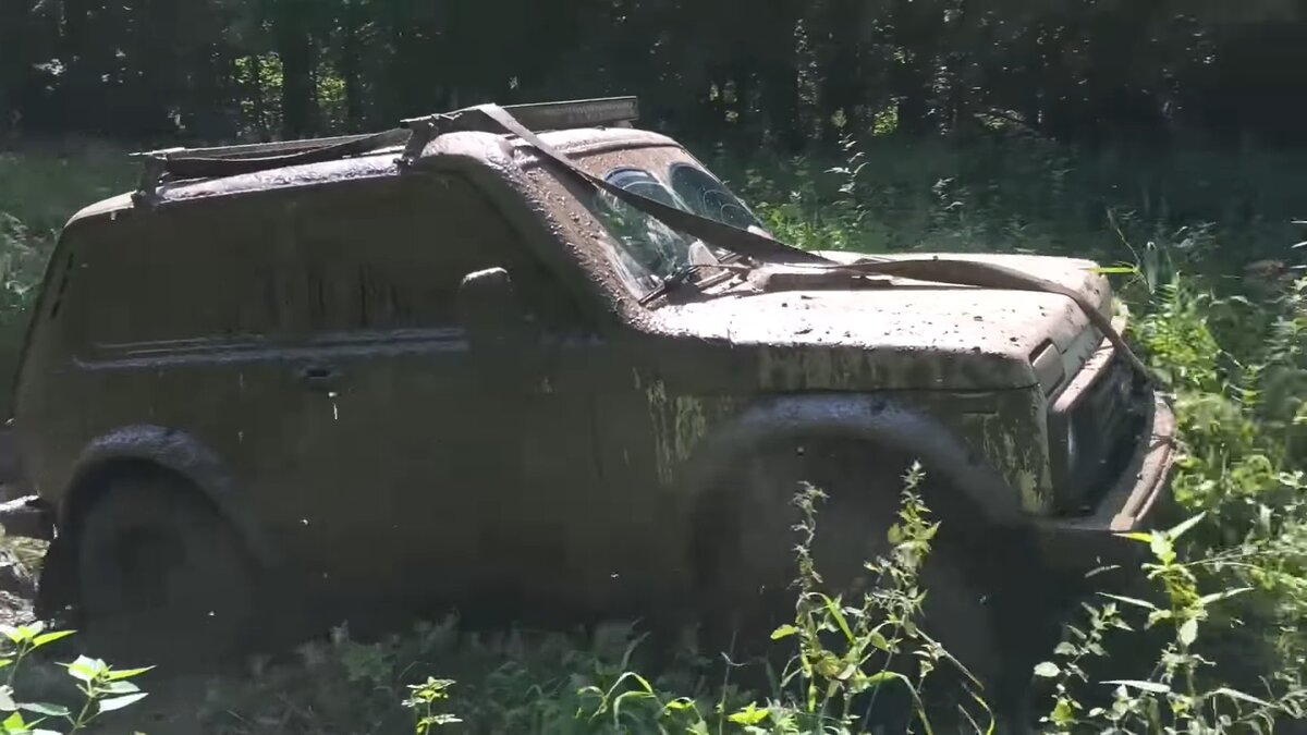 НИВА в грязи