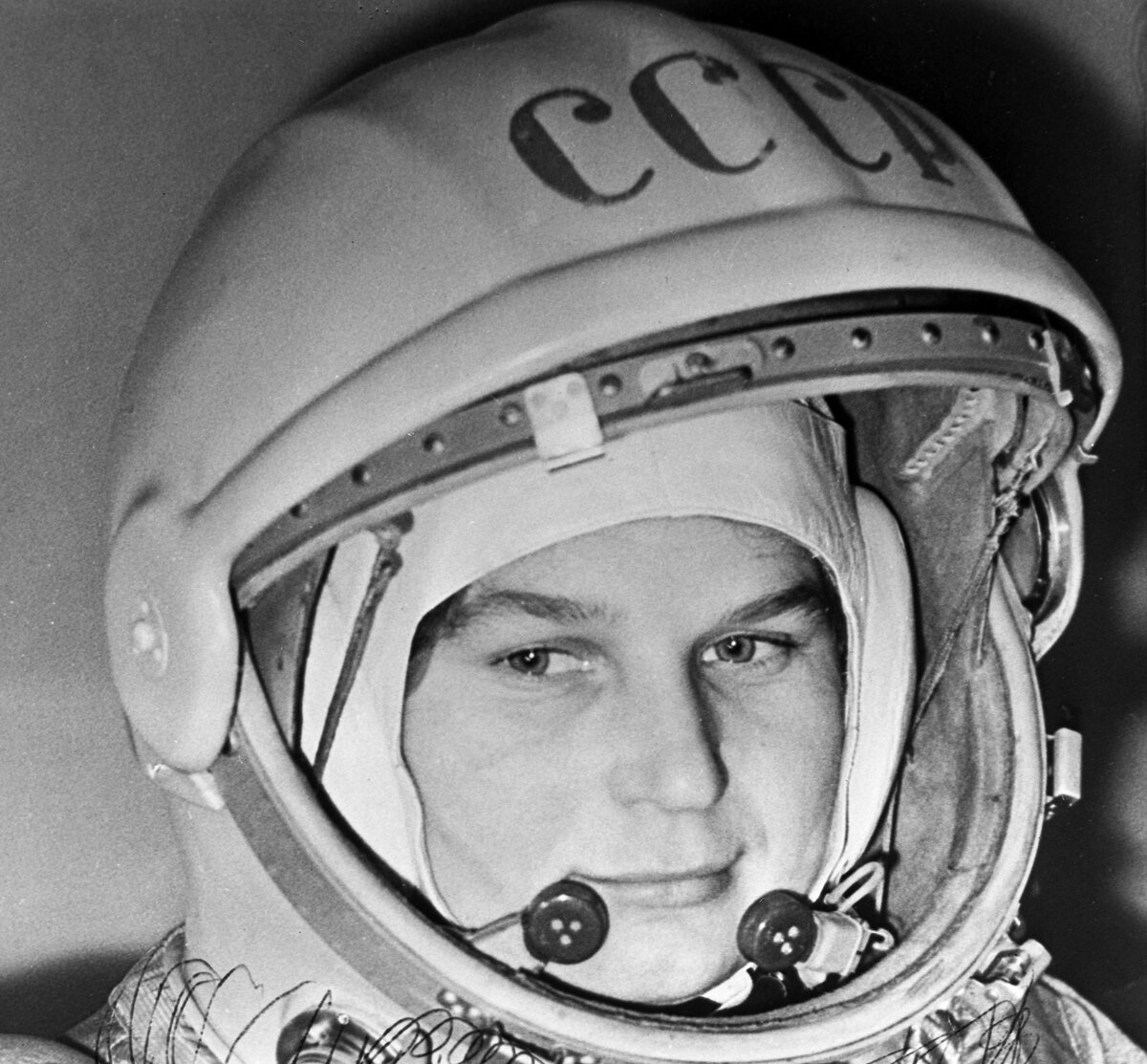Полет первого космонавта длился. Терешкова космонавт.