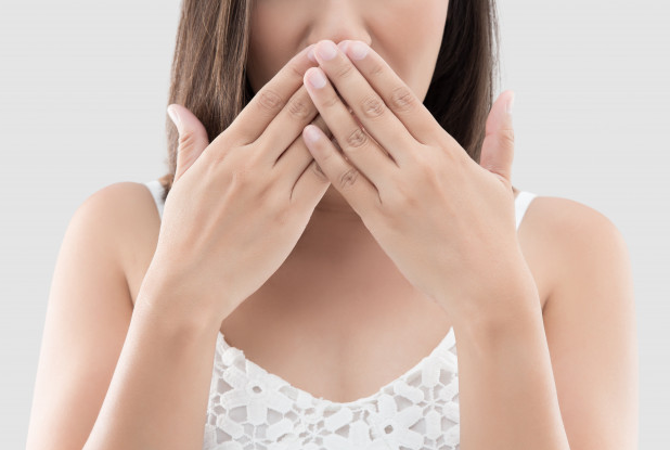 Неровные зубы влияют на нашу самооценку и могут стать причиной психологических комплексов.