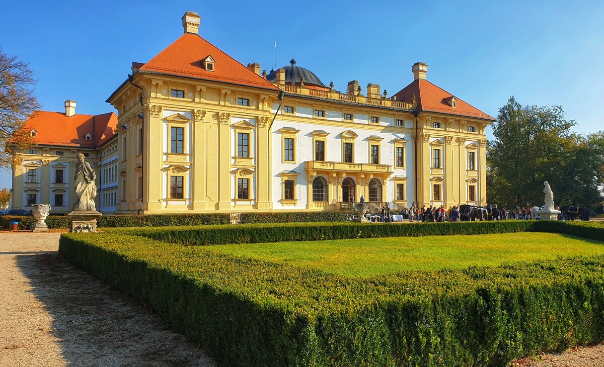 Дворец-замок Славков, октябрь 2019